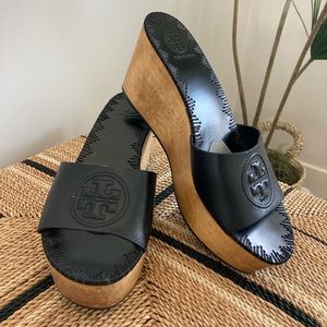 Black and wood wedges